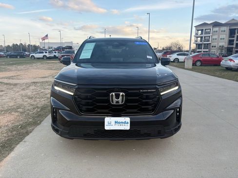 Certified 2025 Honda Pilot Black Edition image 2