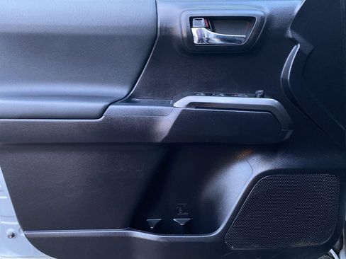 Used 2020 Toyota Tacoma SR5 image 13