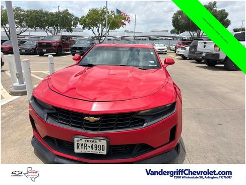 Used 2020 Chevrolet Camaro LT RWD image 3