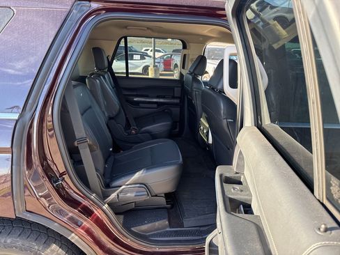 Used 2023 Ford Expedition XLT image 11