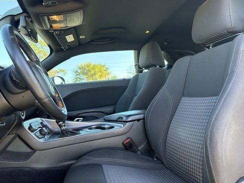 Used 2017 Dodge Challenger SXT image 21