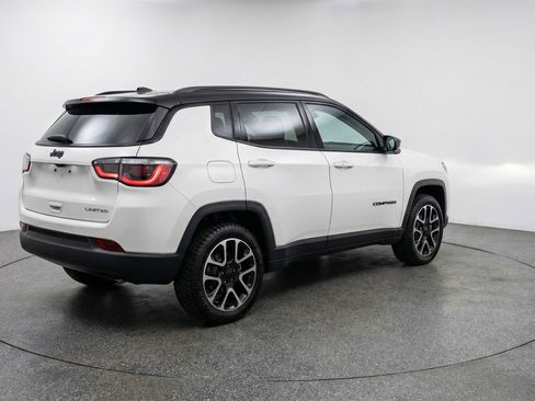 Used 2025 Jeep Compass Trailhawk AWD/4WD image 9