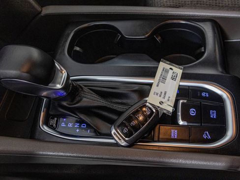 Used 2020 Hyundai Santa Fe SEL w/ Convenience Package image 26