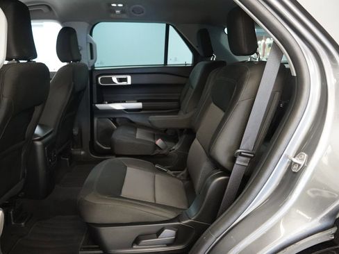 Used 2023 Ford Explorer XLT AWD/4WD image 25