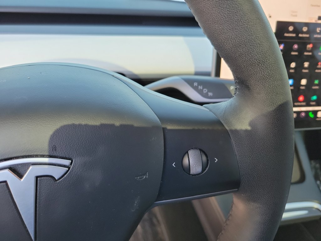 Used 2024 Tesla Model Y 2WD image 24