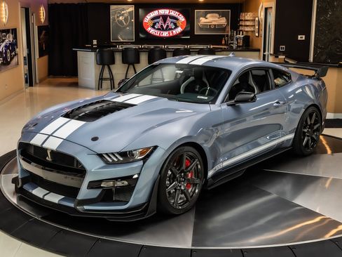 Used 2022 Ford Mustang Shelby GT500 w/ Carbon Fiber Track Pack RWD image 4