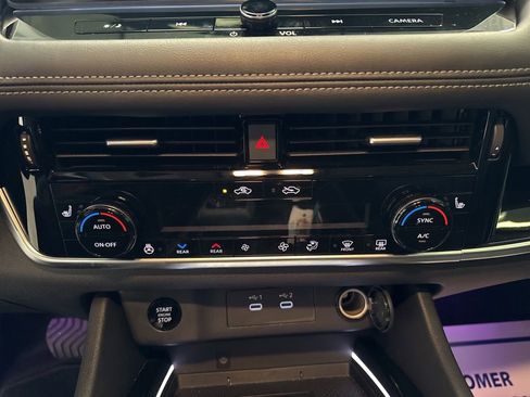 Used 2025 Nissan Rogue SL w/ SL Premium Package image 37