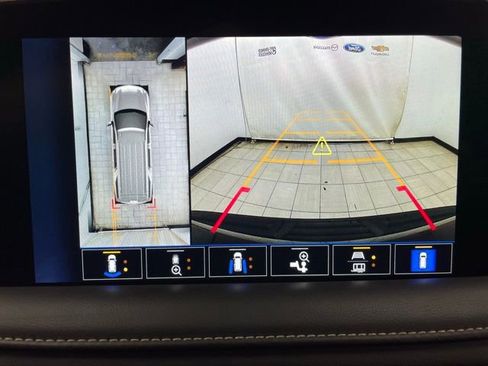 Used 2023 Chevrolet Suburban Premier w/ Premium Package 2 AWD/4WD image 4
