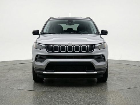 Used 2025 Jeep Compass Limited image 2