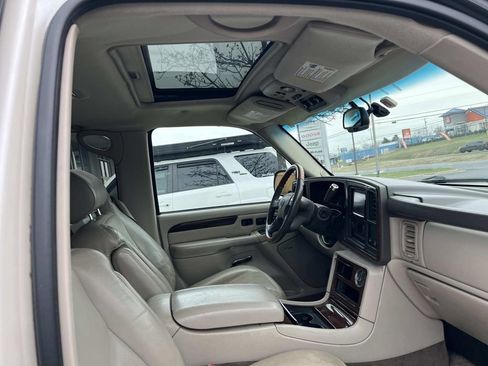 Used 2003 Cadillac Escalade ESV AWD image 13