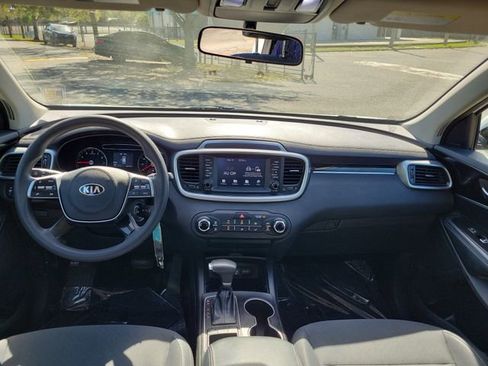 Used 2019 Kia Sorento LX image 23
