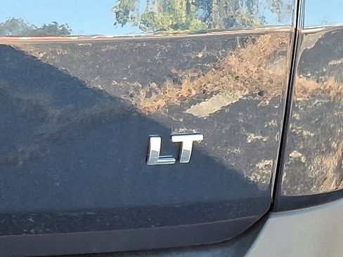 Used 2023 Chevrolet Traverse LT image 16