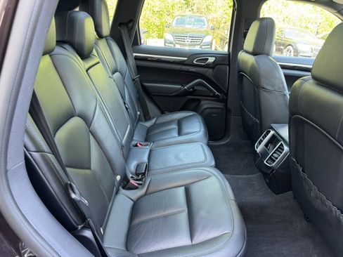 Used 2018 Porsche Cayenne AWD/4WD image 30