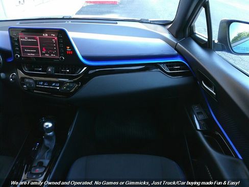 Used 2020 Toyota C-HR XLE image 32