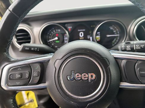 Used 2023 Jeep Wrangler Unlimited Rubicon 4xe w/ Cold Weather Group AWD/4WD image 16