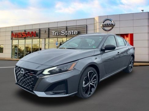 New 2025 Nissan Altima 2.5 SR image 2