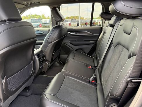 New 2025 Jeep Grand Cherokee Altitude image 25