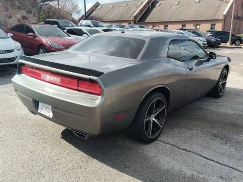 Used 2011 Dodge Challenger SE image 5