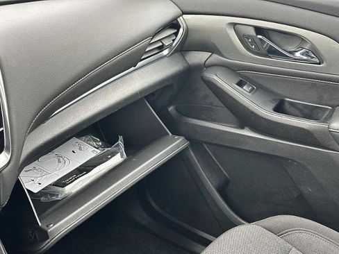 New 2023 Chevrolet Traverse LT FWD image 34