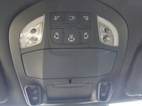 Used 2020 Chrysler Pacifica Limited FWD image 28