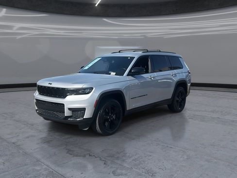 Used 2022 Jeep Grand Cherokee L Laredo AWD/4WD image 3