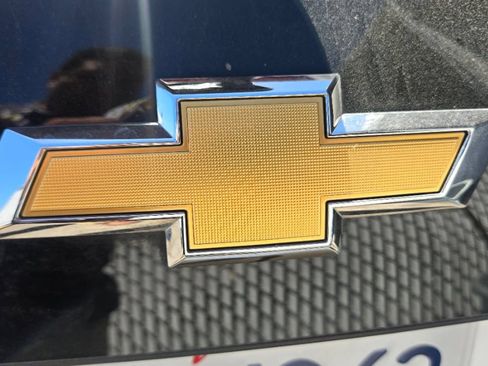Used 2019 Chevrolet Bolt Premier w/ Infotainment Package FWD image 3