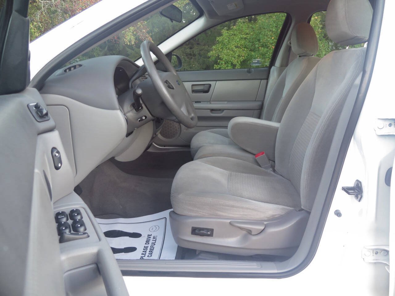 Used 2003 Ford Taurus SES FWD image 11