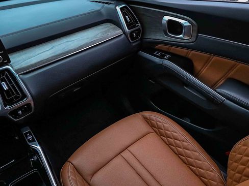 Certified 2023 Kia Sorento SX Prestige image 17