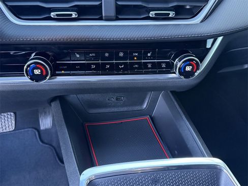 Used 2026 Chevrolet Equinox LT w/ Convenience Package II image 29