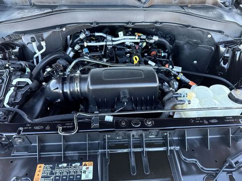 Used 2022 Ford Explorer XLT image 32