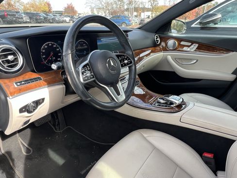 Certified 2019 Mercedes-Benz E 300 4MATIC image 17