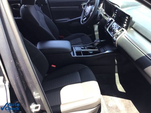 Used 2023 Kia Sorento LX image 12