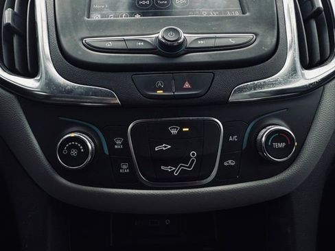 Used 2023 Chevrolet Equinox LS image 30