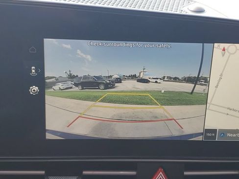 Used 2025 Hyundai Elantra SEL FWD image 24