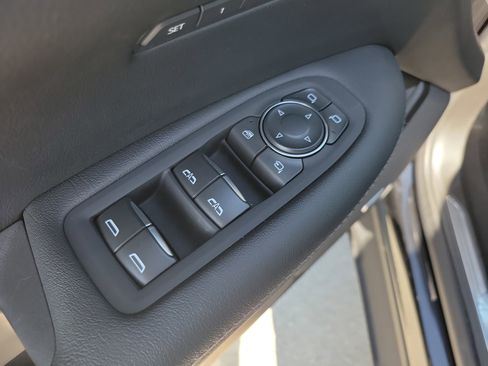 Certified 2025 Cadillac XT5 Premium Luxury image 17