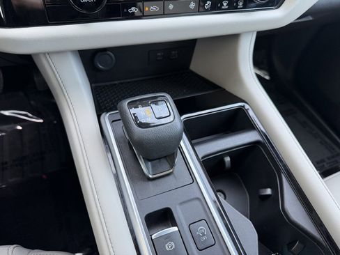 Used 2022 Nissan Pathfinder SL image 23