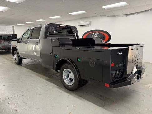 New 2026 GMC Sierra 3500 SLE w/ SLE Convenience Package image 9