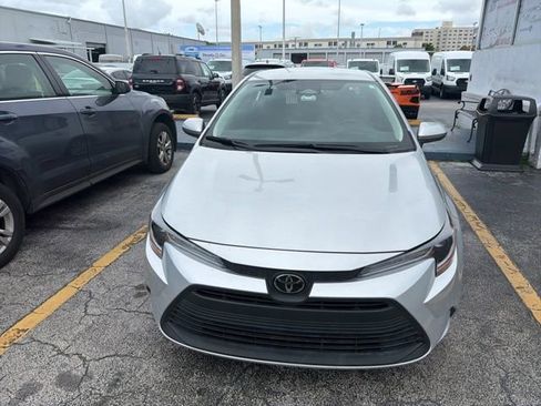 Used 2024 Toyota Corolla LE FWD image 2