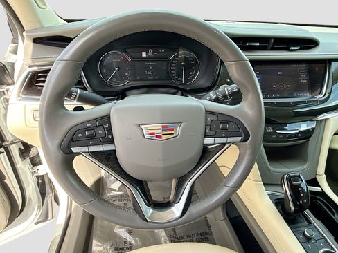 Used 2020 Cadillac XT6 Premium Luxury AWD/4WD image 39