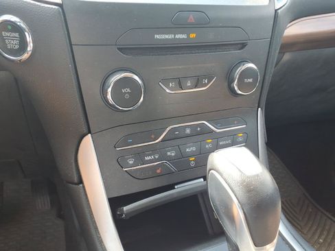 Used 2018 Ford Edge SEL w/ Equipment Group 201A AWD/4WD image 20