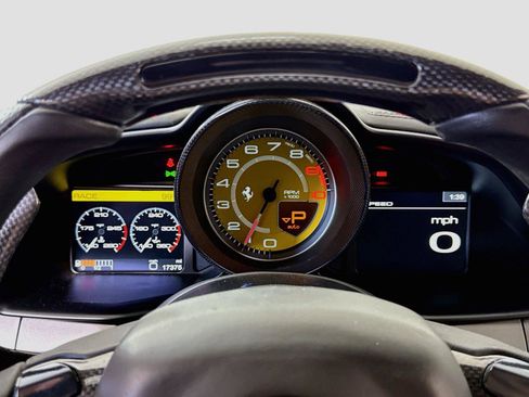 Used 2011 Ferrari 458 Italia Coupe RWD image 14