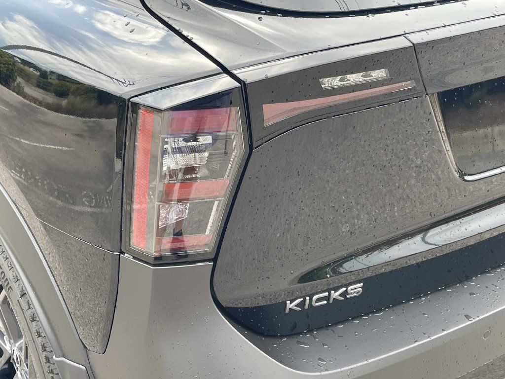 New 2027 Nissan Kicks SR w/ SR Premium Package AWD/4WD image 10