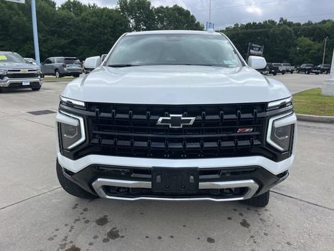 Used 2025 Chevrolet Suburban Z71 AWD/4WD image 12