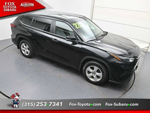 Used 2023 Toyota Highlander LE AWD/4WD image 30