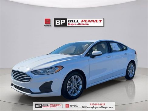 Used 2020 Ford Fusion SE image 1