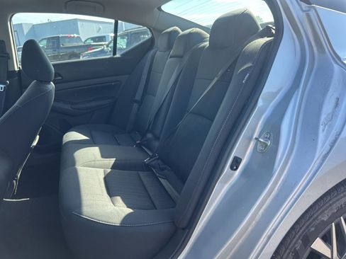 Used 2025 Nissan Altima 2.5 SV FWD image 6