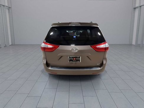 Used 2018 Toyota Sienna XLE w/ XLE Navigation Package image 7