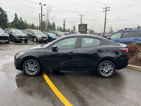 Used 2020 Toyota Yaris LE image 8