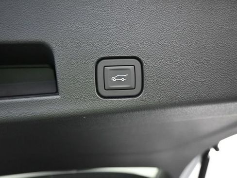 New 2027 Chevrolet Traverse LT w/ LPO, Floor Liner Package FWD image 9