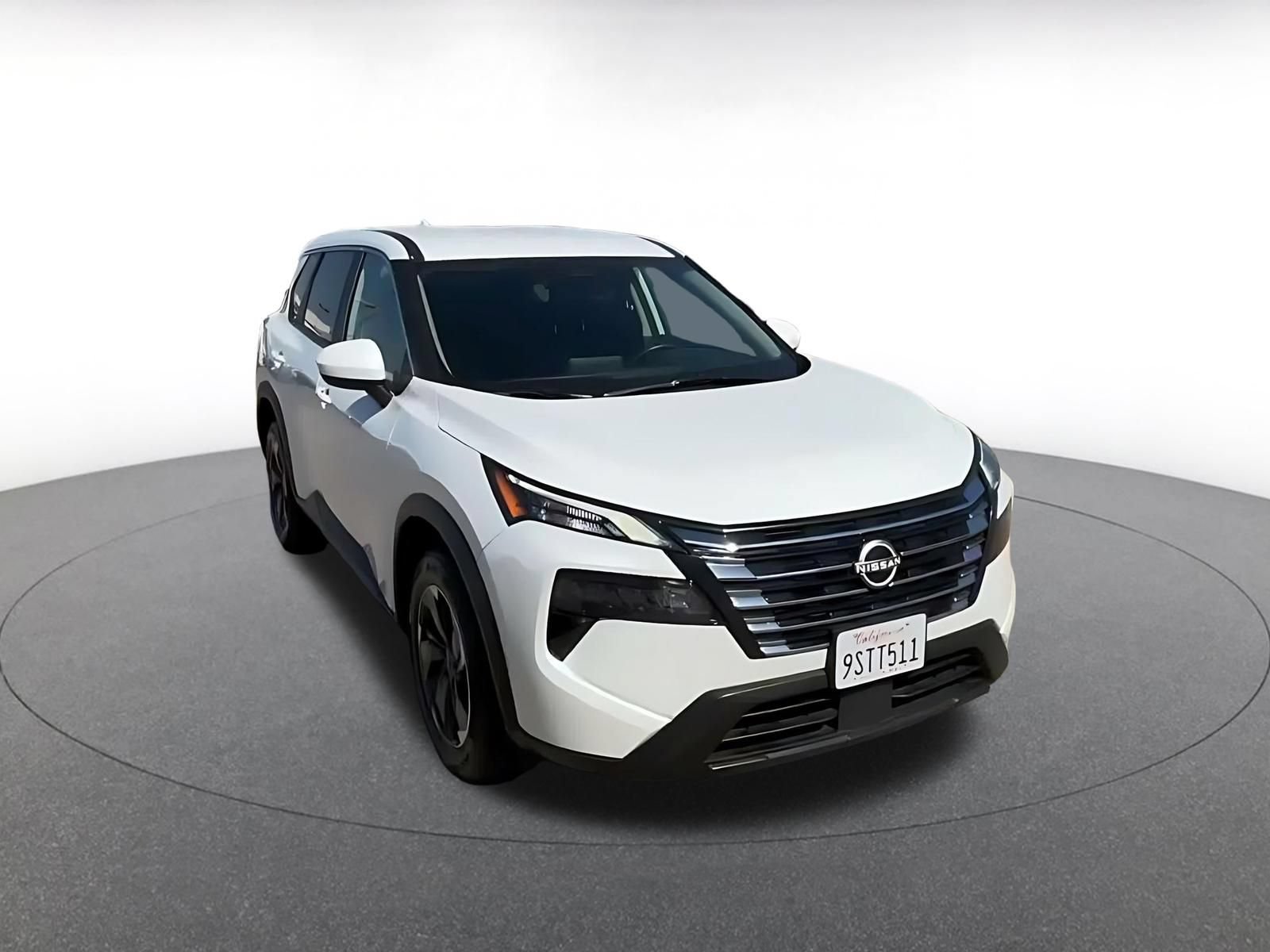 Used 2025 Nissan Rogue SV FWD image 3
